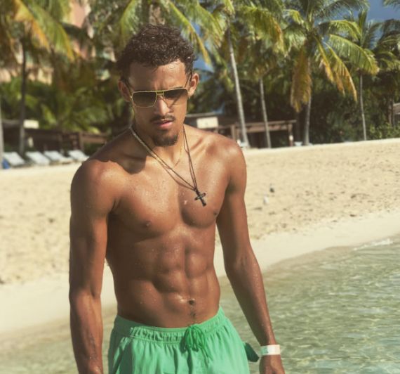 记者：上海申花5名外援以及谢鹏飞和戴伟浚随队出征亚冠客场（记者：申花五外援联同谢鹏飞、戴伟浚随队远征亚冠客场）