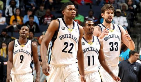 米多指责利物浦种族歧视萨拉赫，称杰拉德未受同等对待（米多：利物浦对萨拉赫存种族歧视，杰拉德未获同等待遇）