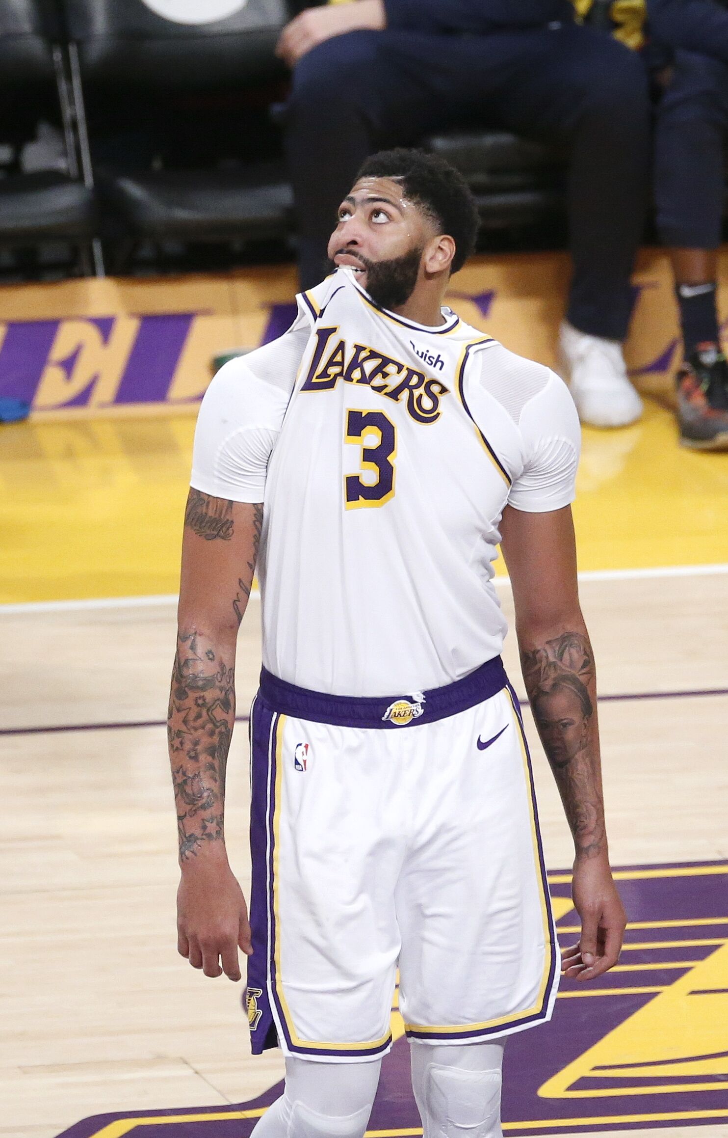 斯洛文尼亚主帅：奥布拉克感到不适，将缺席与瑞典的比赛（斯洛文尼亚主帅确认：奥布拉克身体不适，无缘对阵瑞典）