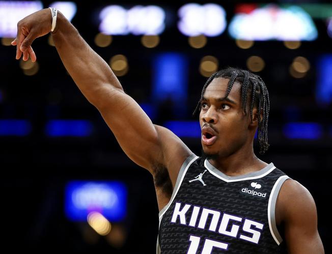 杜加利奇庆祝保级：面临压力阻碍各种问题，我们最终战胜一切（杜加利奇庆祝保级：顶住压力跨越重重难题，最终我们战胜了一切）