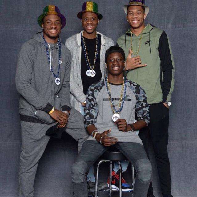 巴萨vs马竞：莱万PK阿尔瓦雷斯；佩德里、赫拉德-马丁首发（巴萨战马竞：莱万对决阿尔瓦雷斯，佩德里与赫拉德-马丁先发）