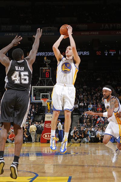 前进之鹰球员因嘲讽施蒂勒鼻子被罚款500欧，现已公开道歉（因嘲讽施蒂勒鼻子遭罚500欧，前进之鹰球员已公开致歉）