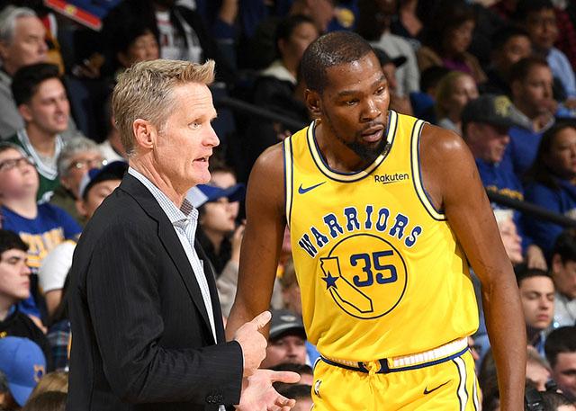 拉维亚开赛8分钟离场，球迷：他是我见过最易受伤的球员之一（拉维亚开场仅8分钟伤退，球迷无奈：堪称我见过最容易受伤的球员之一）