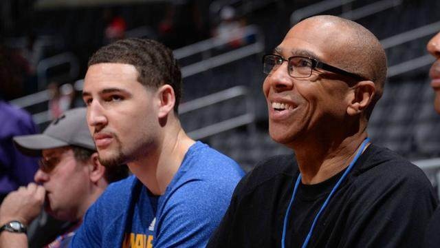 魔术主场逆转尼克斯豪取三连胜 瓦格纳37分领军进攻狂潮（魔术主场翻盘击退尼克斯取三连胜 瓦格纳轰37分引领火力全开）